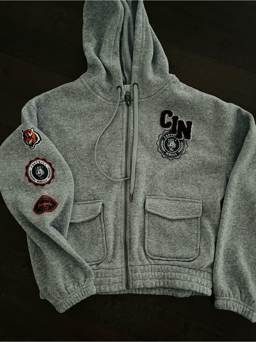 Women’s WEAR by Erin Andrew’s NFL Cincinnati Bengals Gray Patch Zip-Up Hoodie